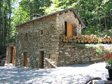 Old bread oven on Maison de Payrac near the lac du laouzas