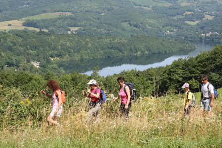 Wandelen langs het Lac du Laouzas bij La maison de Payrac